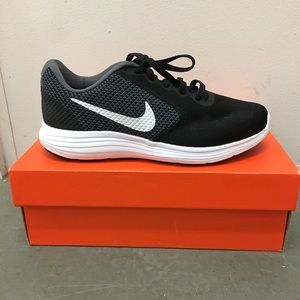 Womens NIKE Revolution 3 W
